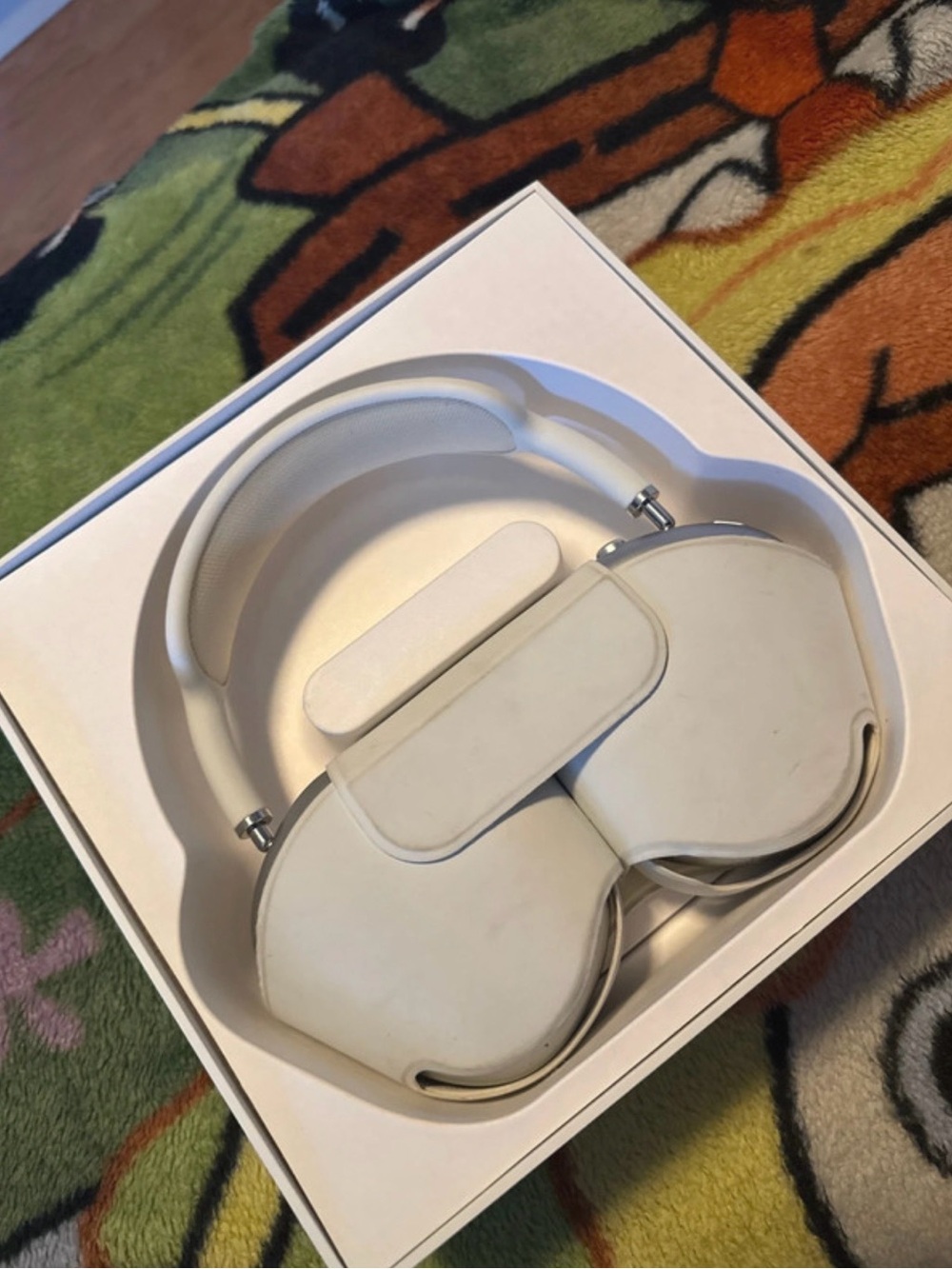 White Apple Pro Max 1 Noise-Canceling Headphones